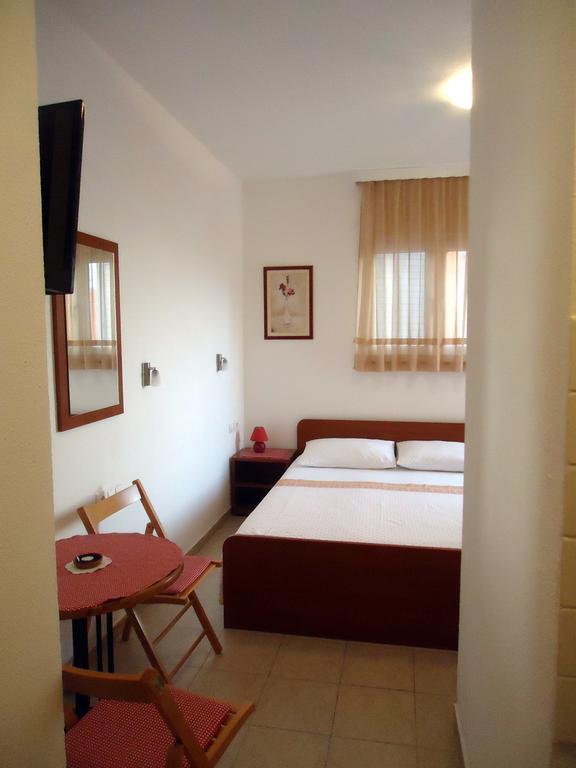 Apartments Mandic Tucepi Phòng bức ảnh