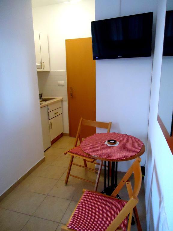 Apartments Mandic Tucepi Phòng bức ảnh