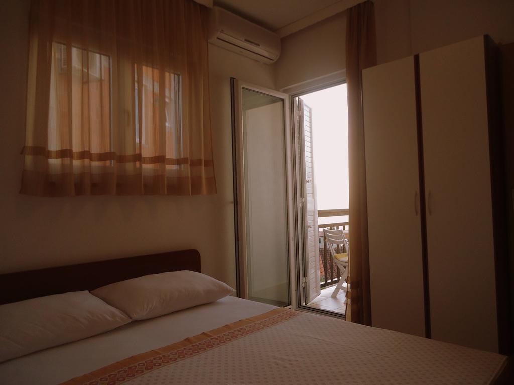 Apartments Mandic Tucepi Phòng bức ảnh