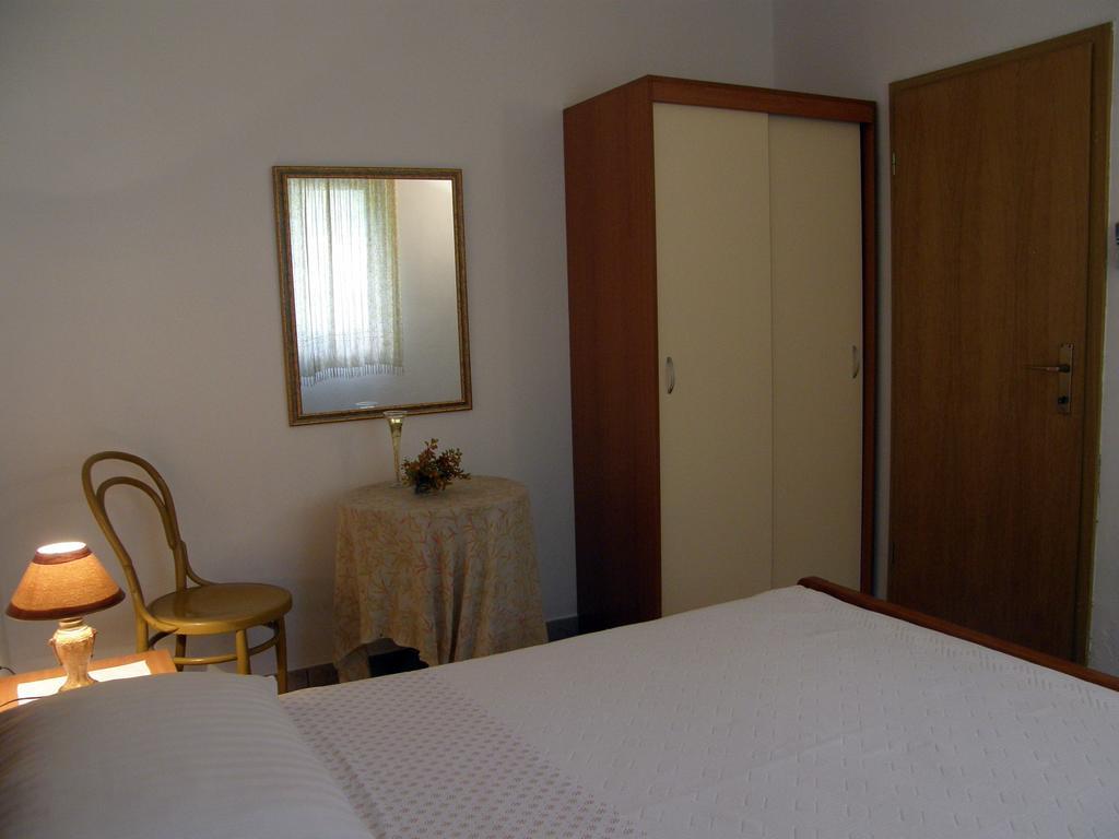 Apartments Mandic Tucepi Phòng bức ảnh