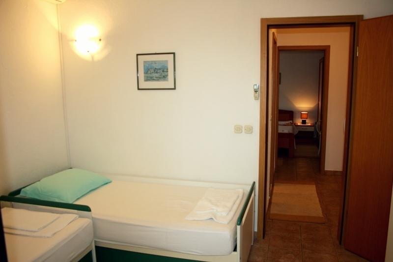 Apartments Mandic Tucepi Phòng bức ảnh